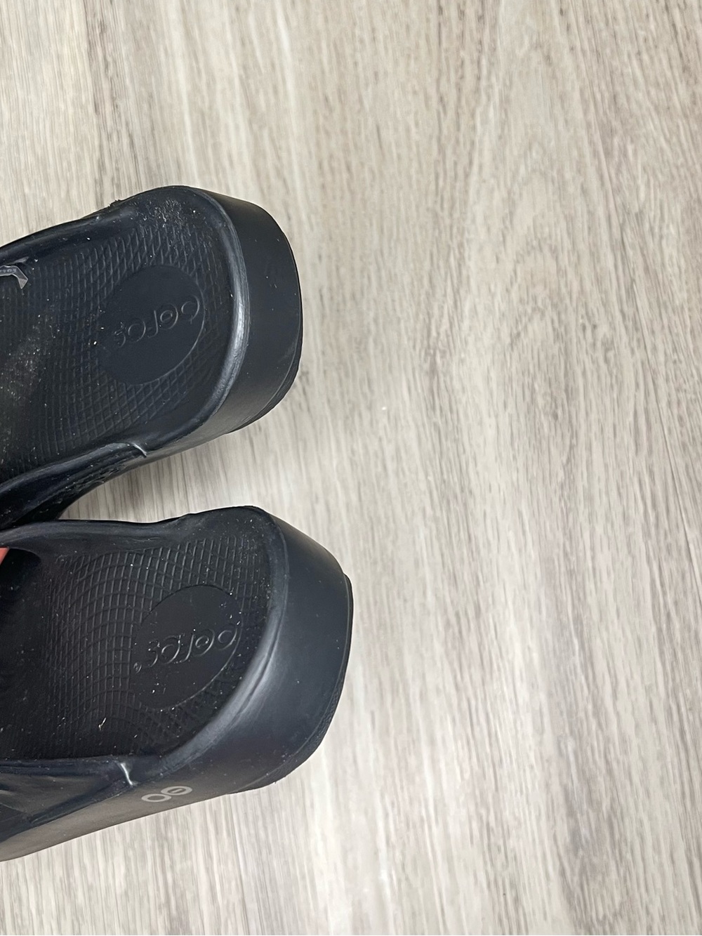 Oofos Women’s Recovery Sandals Flip Flops Size 5 Black Shiny Thong - Picture 4 of 8
